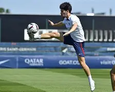 开云体育 -重磅!窗口期巴黎圣日耳曼备战全明星赛萨拉赫连续十二场比赛得分超过大胜,今晚法兰克福调整名单以备德国杯